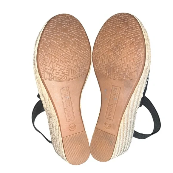 Kenneth Cole Colleen Leather Espadrille Wedge
GENTLE SOULS Size 6 - Picture 5 of 7